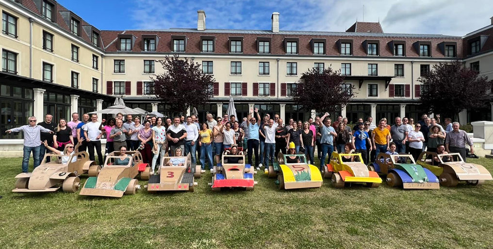 animation team building grand prix carton-2